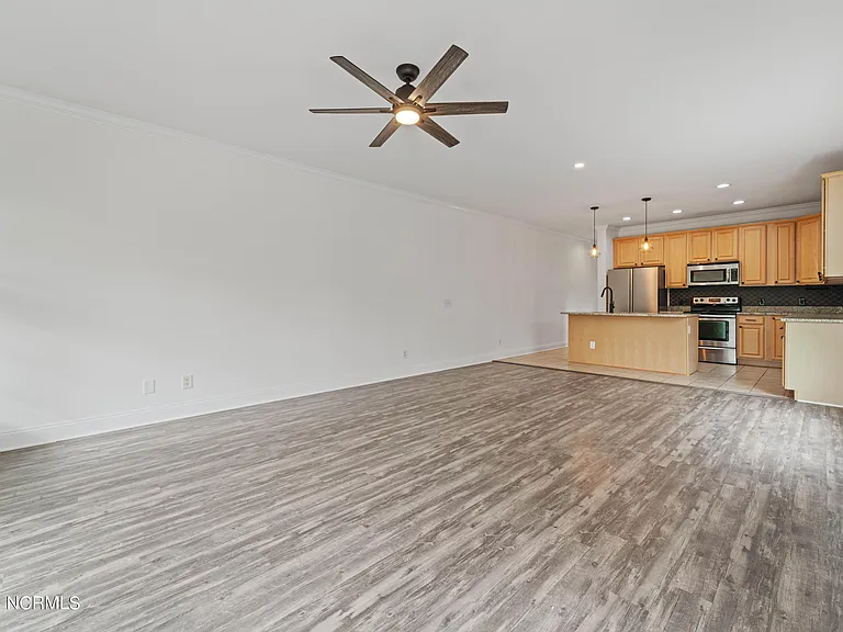 71 Court St — Photo 12