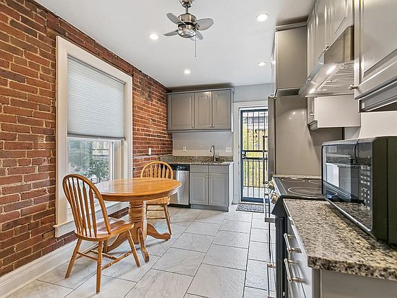 Eat In Kitchen / Door out to balcony