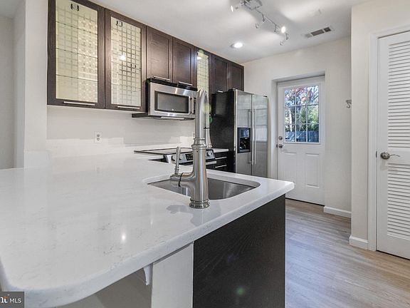 5th image of 1405 E Abingdon Dr APT 2