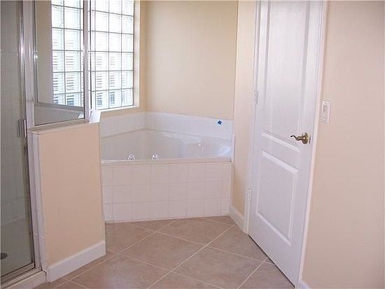 3rd image of 609 SW Romora Bay