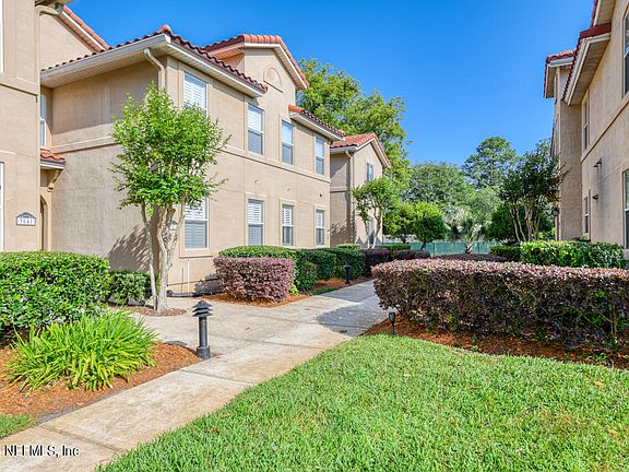 3rd image of 3835 LA VISTA Circle