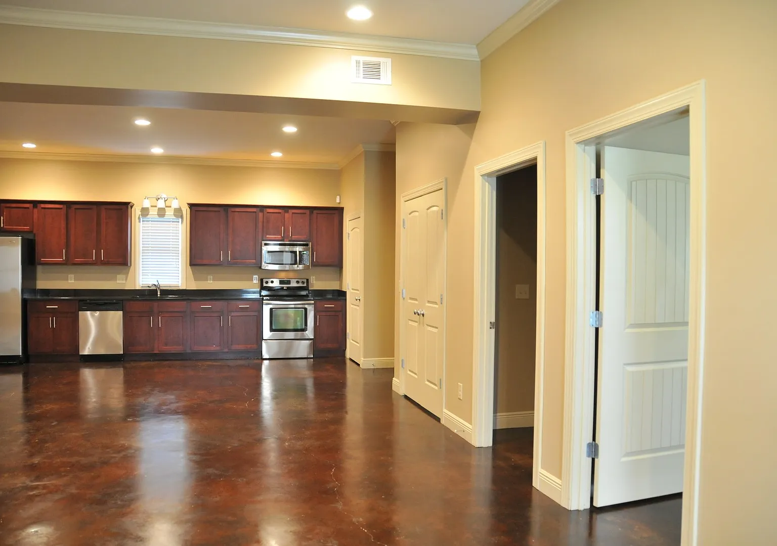 503 Wesley Place — Photo 4