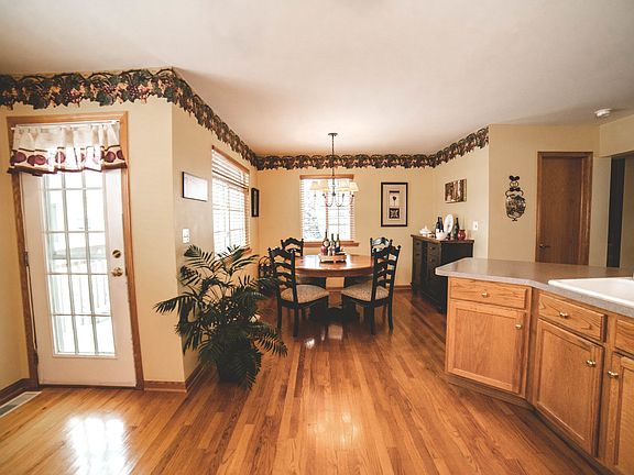 5th image of 425 E Willow St #425