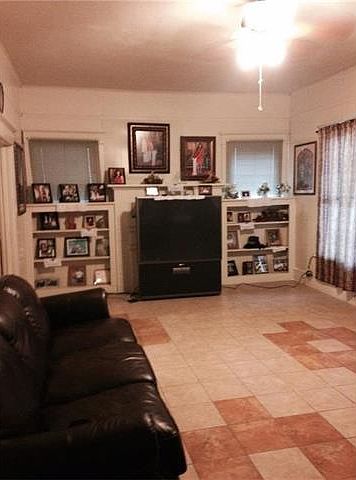 2nd image of 4722 Gaston Ave