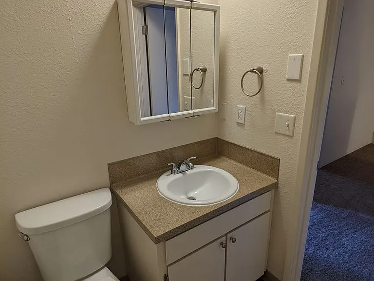 Royal Crest Townhomes — Photo 82