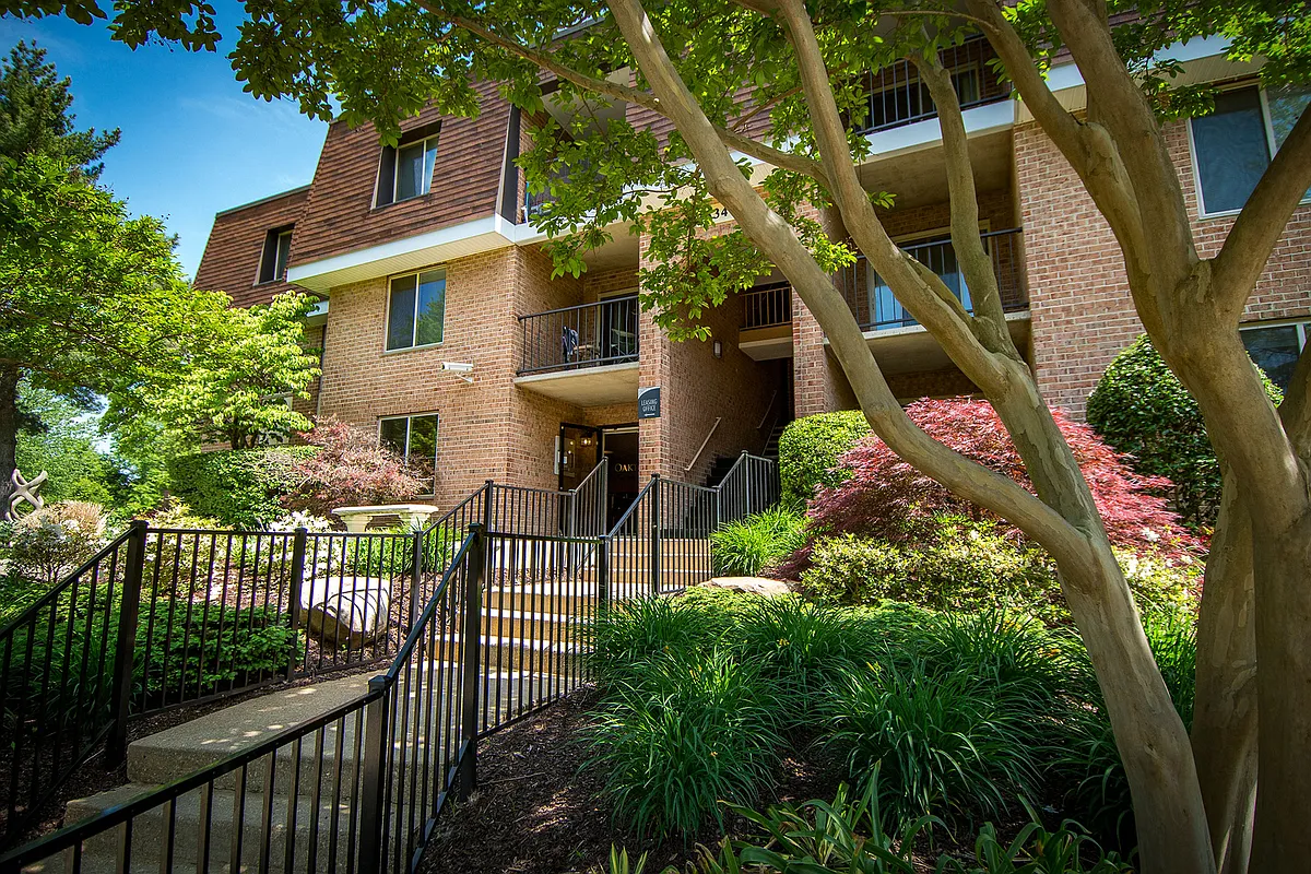 Photo 1 of 33 - Oakton Park Apartments - Fairfax, VA Oakton Park Apartments Building Exterior 04 - Oakton Park Apartments