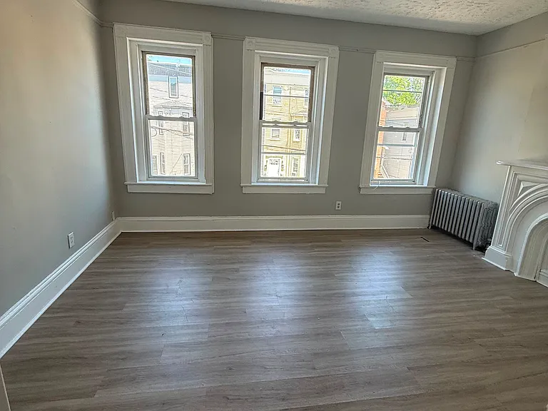 1118 Hampton Pl #2 — Photo 2