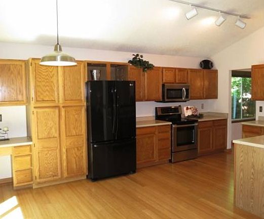 Eat-In Kitchen