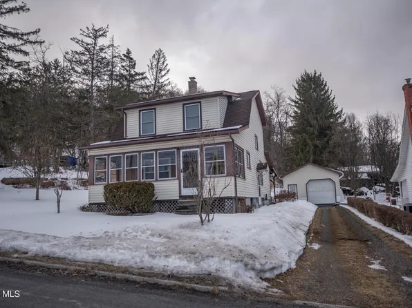 703 Chimney Rocks Rd, Hollidaysburg, PA 16648