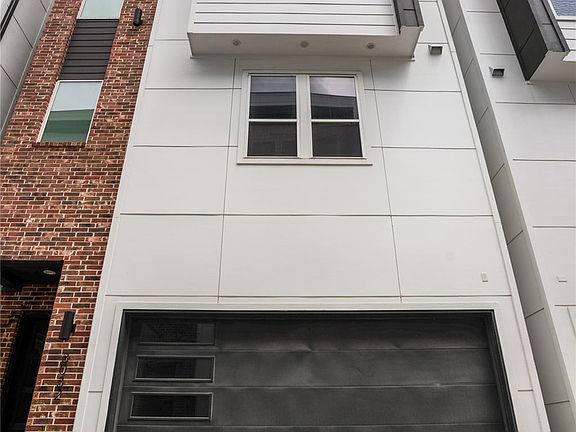 3rd image of 3032 Lamar St