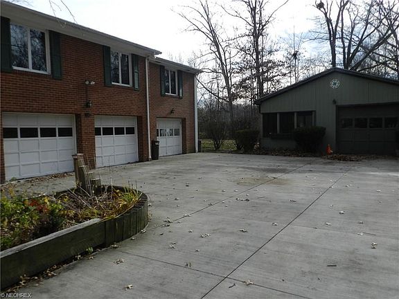 2nd image of 444 Oak Manor Dr