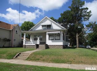 1202 S 9th St, Clinton, IA 52732