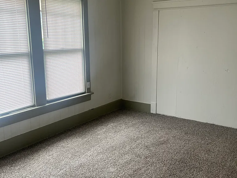419 Poplar St — Photo 6