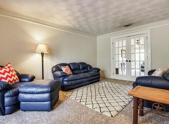 5th image of 409 Dickey Dr
