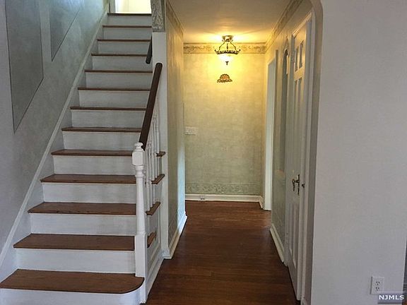 4th image of 13-4 Morlot Ave