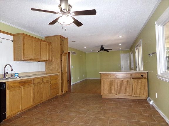 5th image of 900 Spelman Dr