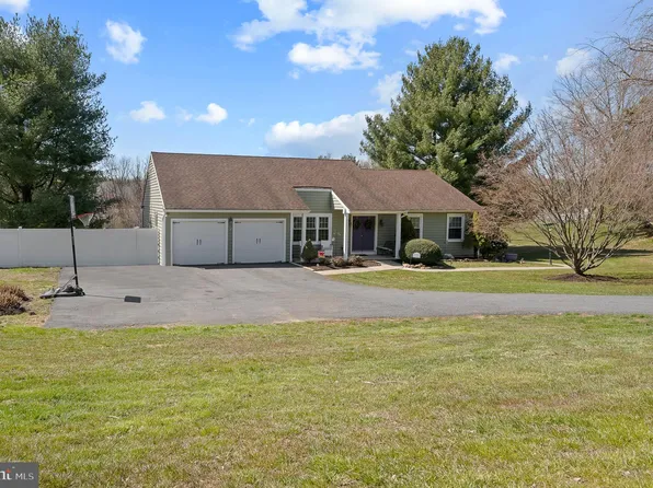 11 Marie Ln, West Grove, PA 19390