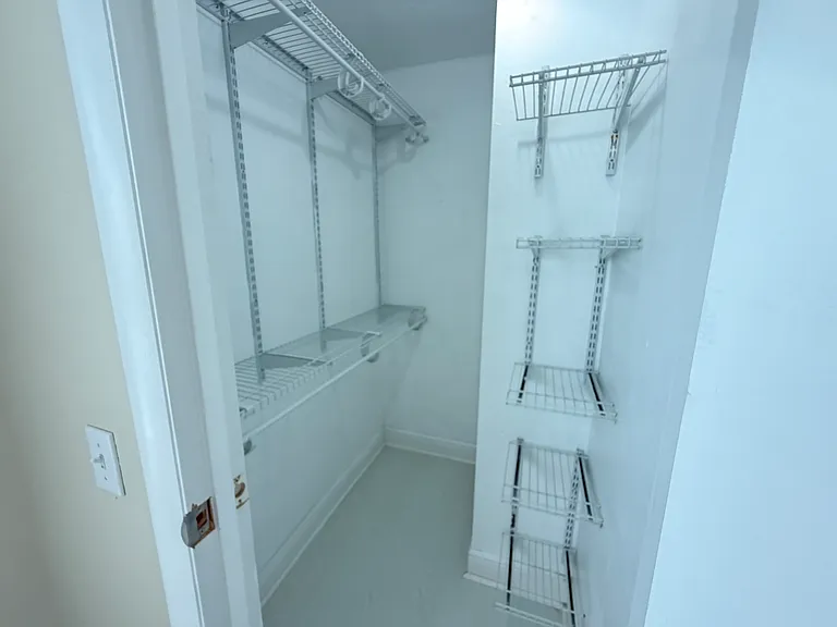 1005 SW 48th Ter #1 — Photo 12