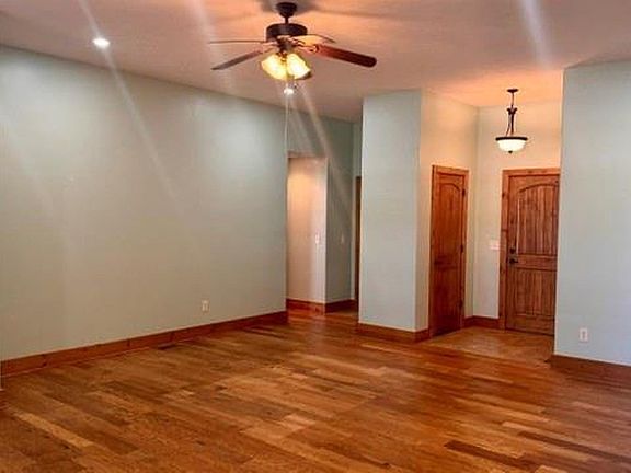 4th image of 307 Jamestown Dr