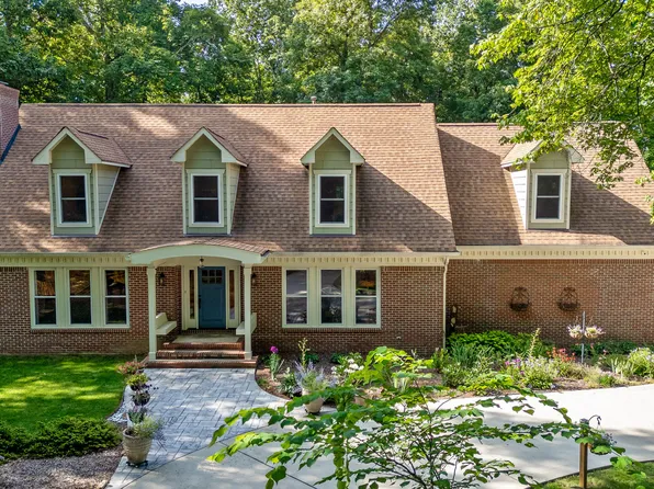 12 Old Hickory Ln, Signal Mountain, TN 37377