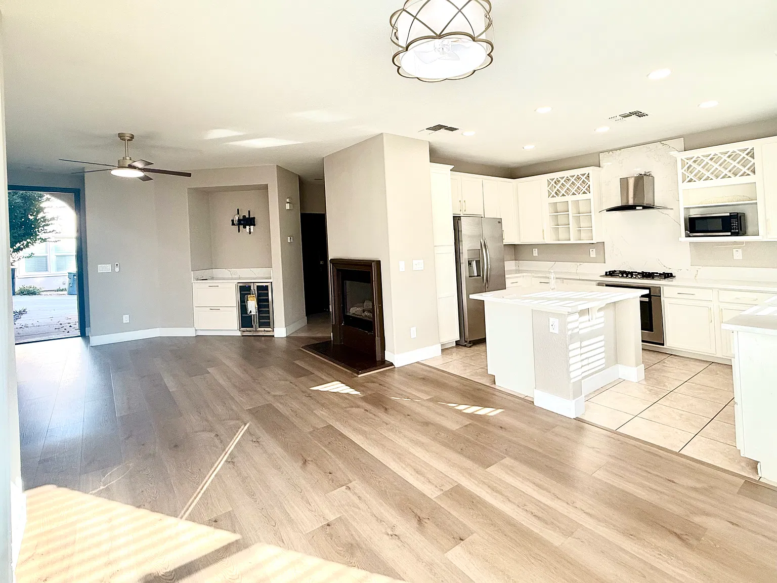 3 bed, 1665 sqft, $2,975 — Photo 3