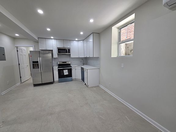 4th image of 16919 69th Ave Floor 1