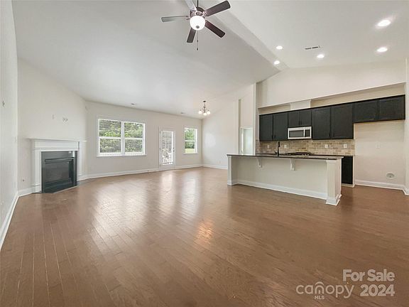 4th image of 2033 Belle Regal Cir