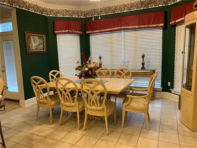 5 bed, 4.5 bath, 3978 sqft, $3,000 — Photo 4