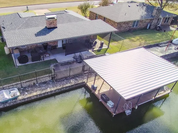 304 Tahiti Dr, Granbury, TX 76048