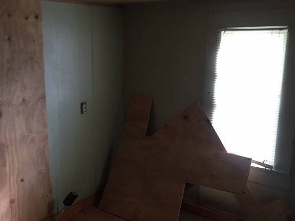 5th image of 313 NE Railroad Ave