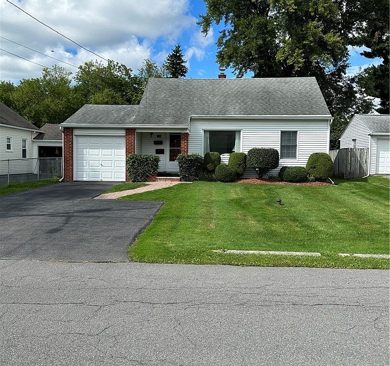 1st image of 228 Leonard St