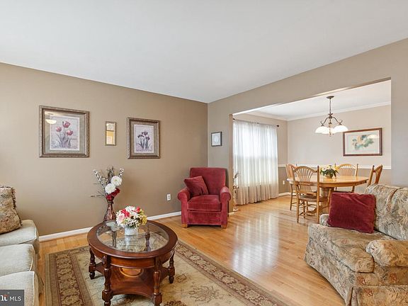 3rd image of 1806 Fallstaff Ct