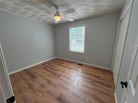 5th image of 521 10th Ave