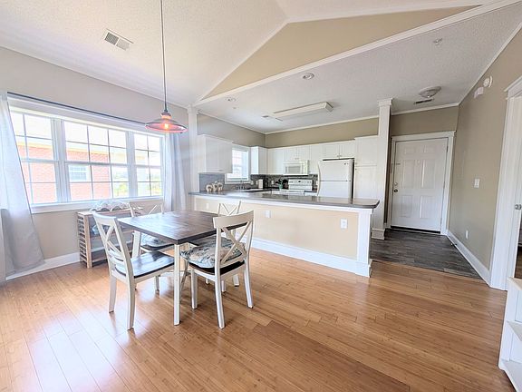 3rd image of 3947 Gladiola Ct Unit 304
