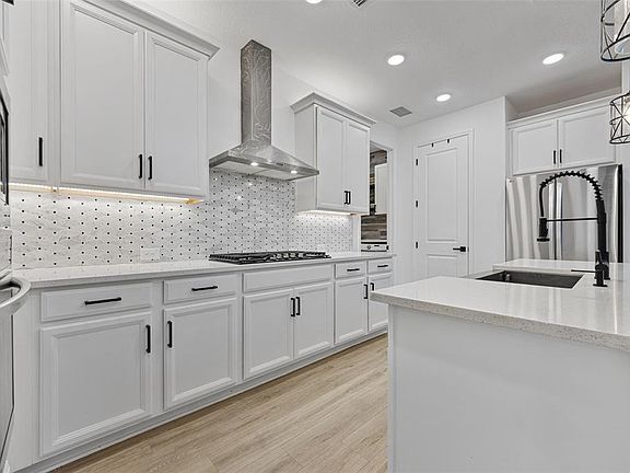 3rd image of 5617 Del Coronado Dr