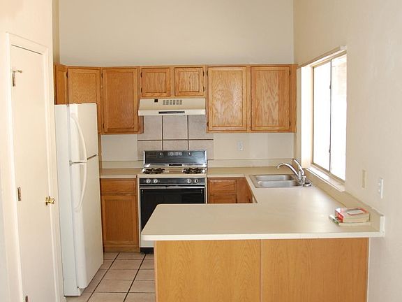 5th image of 2247 La Paloma Dr