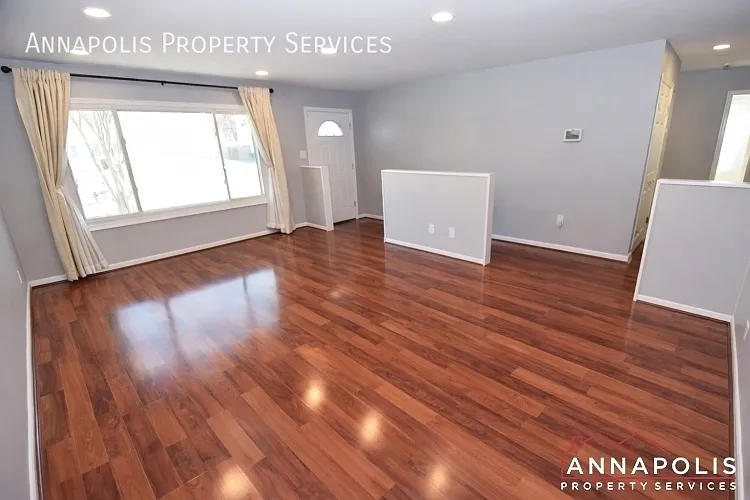 1027 Springhill Way — Photo 6