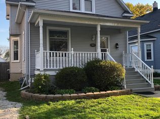 922 70th St, Kenosha, WI 53143