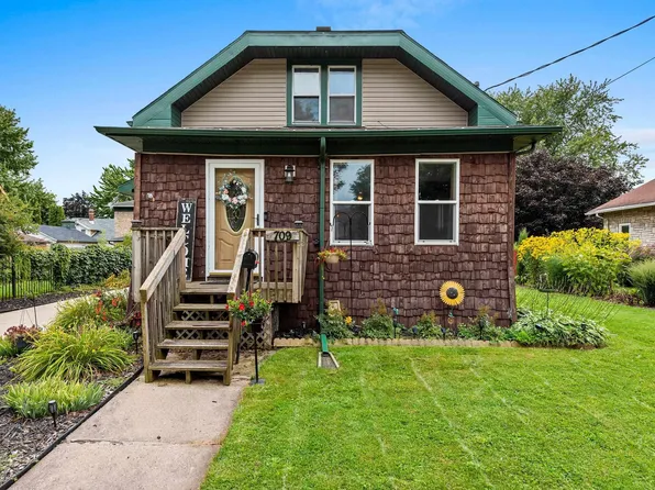 709 1st St, Menasha, WI 54952