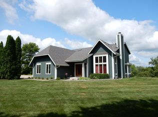 W352N6570 Rolefson Rd, Oconomowoc, WI 53066