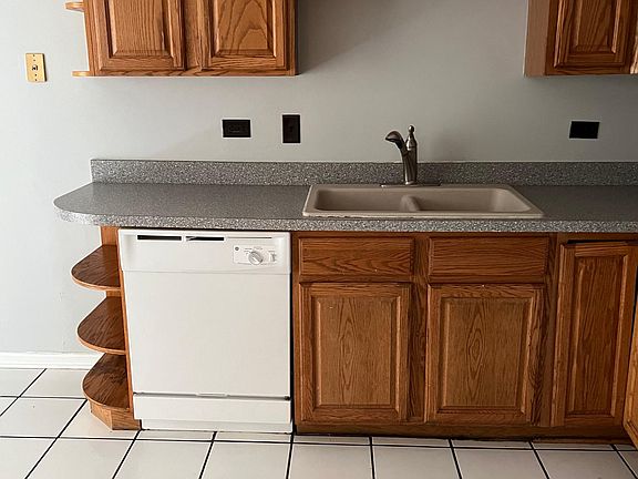 3rd image of 1420 Andover Dr #1420