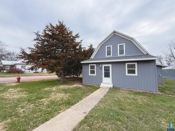 202 5th St NE, Wessington Springs, SD 57382