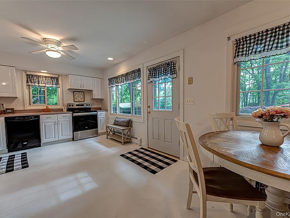 5th image of 480 Miller Place Road