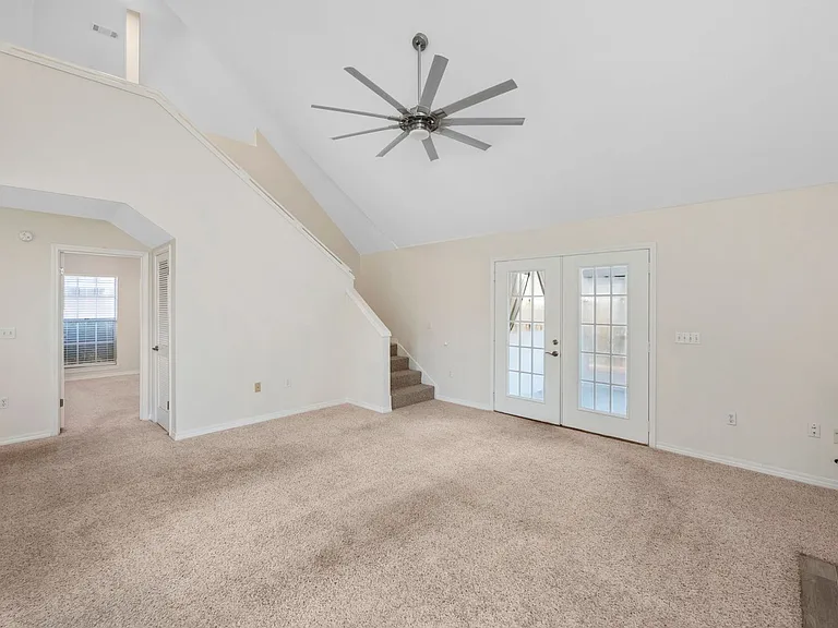 305 Parkwood Pl — Photo 6