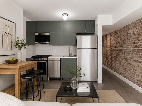 3rd image of 77 Chambers St #1