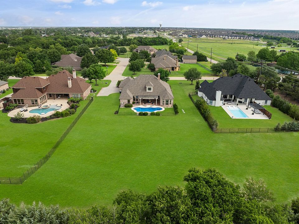 1st image of 2000 Fair Oaks Ln
