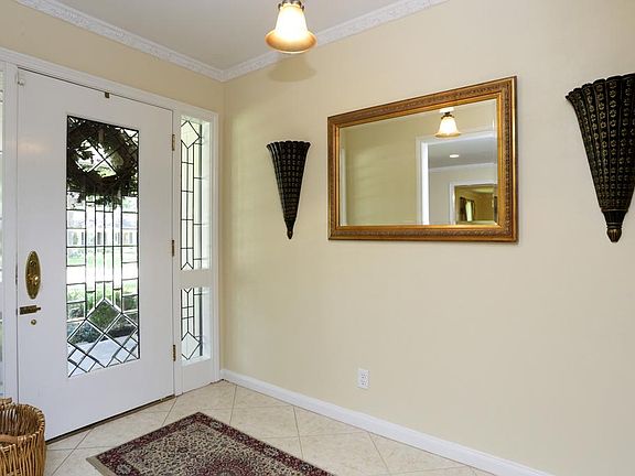 3rd image of 10019 Candlewood Dr