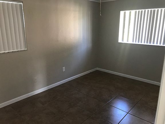 5th image of 2819 E Cypress Ave