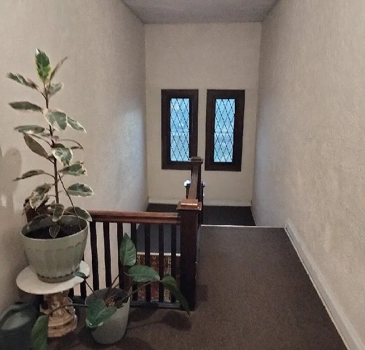 1220 W 104th St