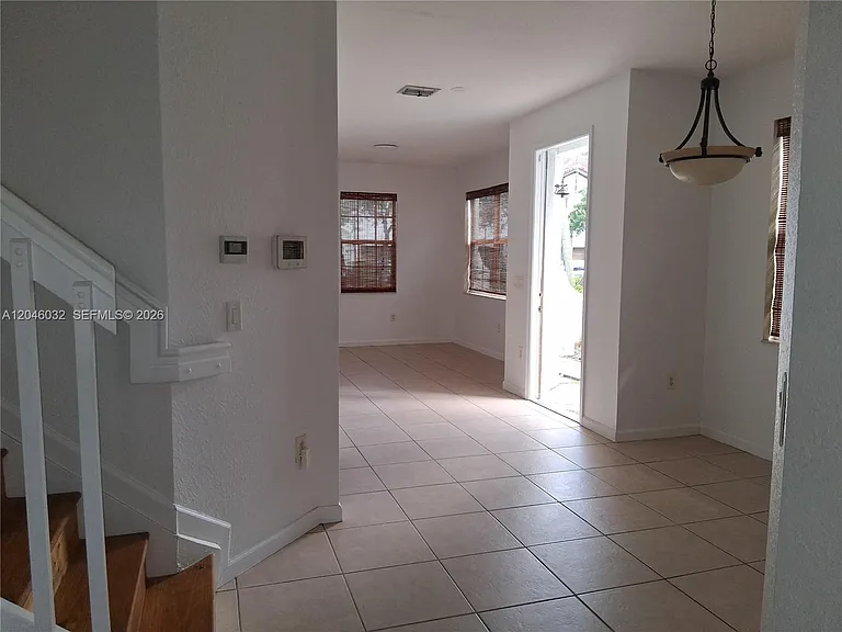 1044 NE 30th Ave — Photo 5